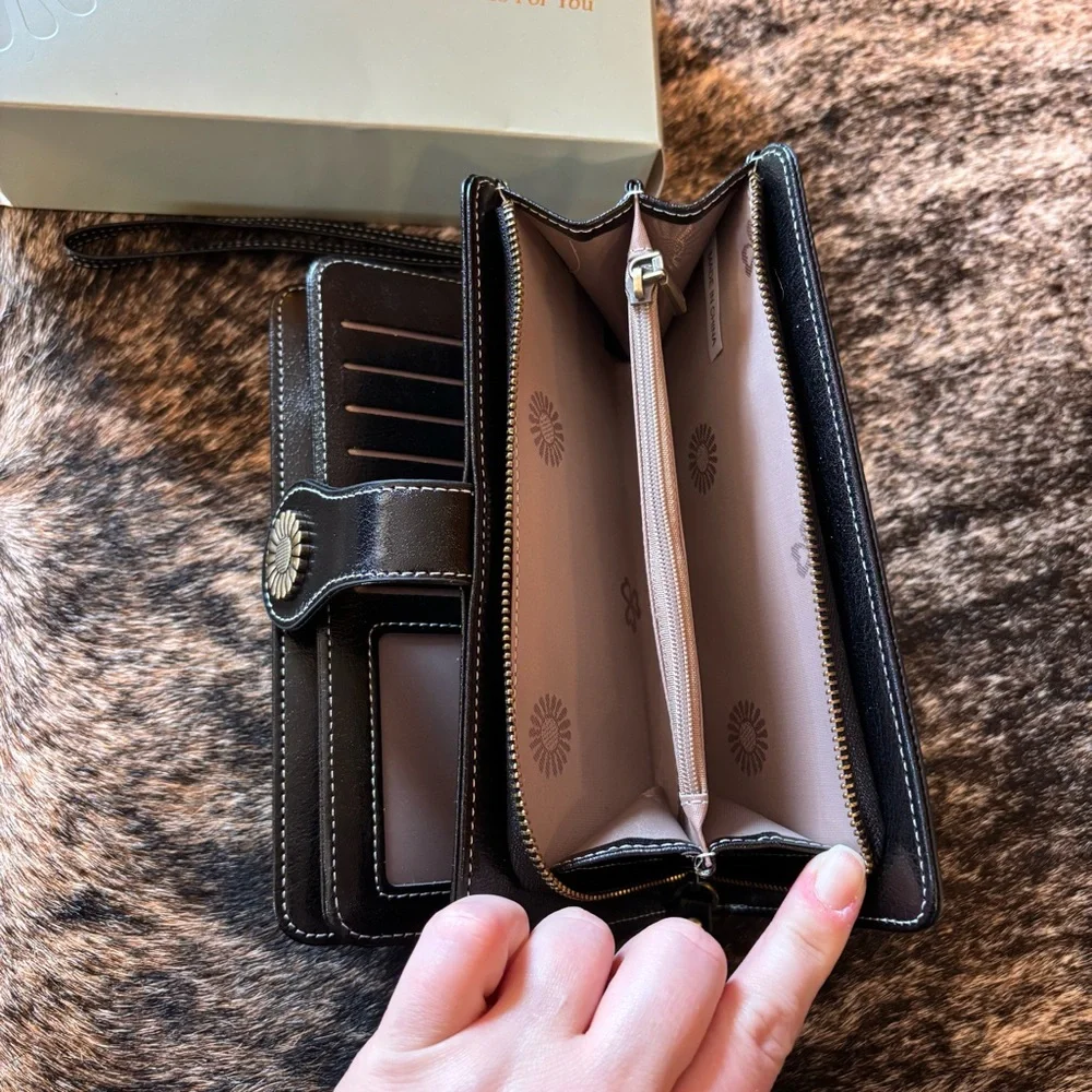 NWT Black Faux Leather Sunflower Detail Wallet / Wristlet, Lots of space! - Picture 9 of 14